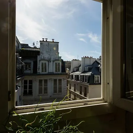 Veeve - Cool Minimalism By The Palais-Royal Appartement