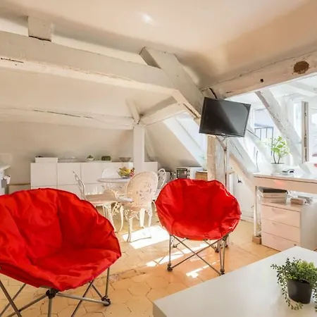 Veeve - Cool Minimalism By The Palais-Royal Parijs