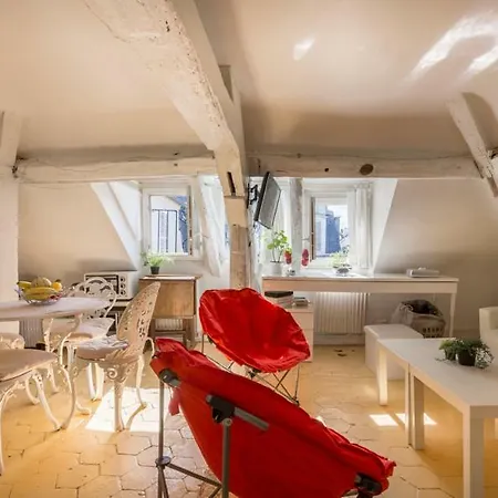 Veeve - Cool Minimalism By The Palais-Royal Appartement Parijs